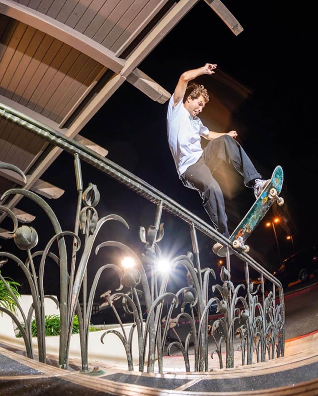 ラカイリミテッドフットウェアのインスタグラム：「@james_capps Front Blunt in Sac while filming for @chocolateskateboards Bunny Hop 📸 @jefflandi  #Lakai」