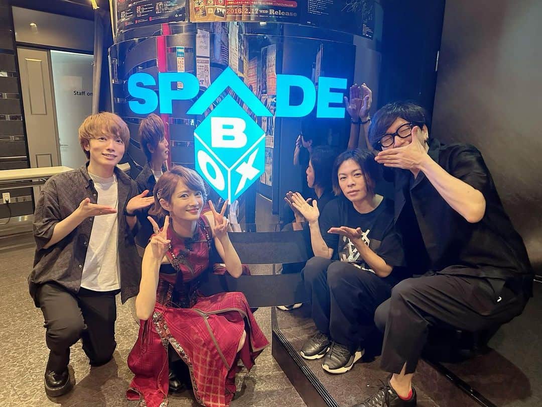 AYASAさんのインスタグラム写真 - (AYASAInstagram)「🎻♠︎ Ayasa LIVE TOUR2023 〜Glory,Glory〜 7/15(土)SPADE BOX(名古屋)  久しぶりの名古屋ワンマン✨ 懐かしのSPADE BOX♠︎ ライブハウスならではの熱気と湿度高めのアツいお時間❤️楽しすぎてあっという間でした🥰 ツアー初日を見届けて下さった皆様ありがとうございました♠︎  🎸土方理久音 🎸okamu. 🥁関口孝夫 ・ ・ #あやさglglツアー  #名古屋spadebox  #Ayasa #バヨリン弾き  #あやたみんず」7月17日 3時50分 - ayasa_doya