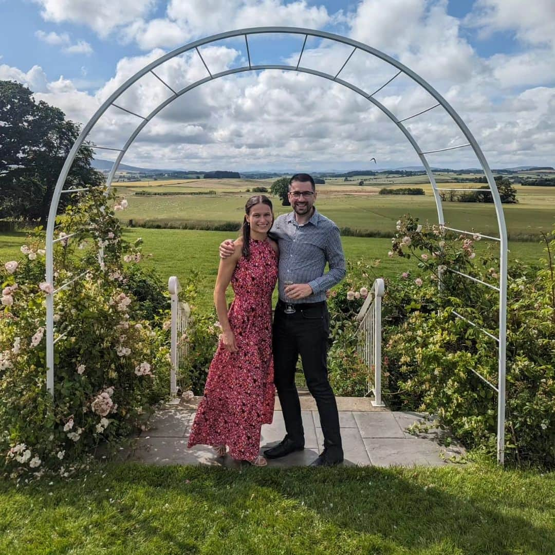 ゾーイ・クラークさんのインスタグラム写真 - (ゾーイ・クラークInstagram)「So much love and friendship this weekend at the most beautiful wedding. Congratulations Mr & Mrs Littlejohn 🤍 #wedding #friendship #thebarnatbarracastle」7月17日 4時03分 - zoey.f.clark