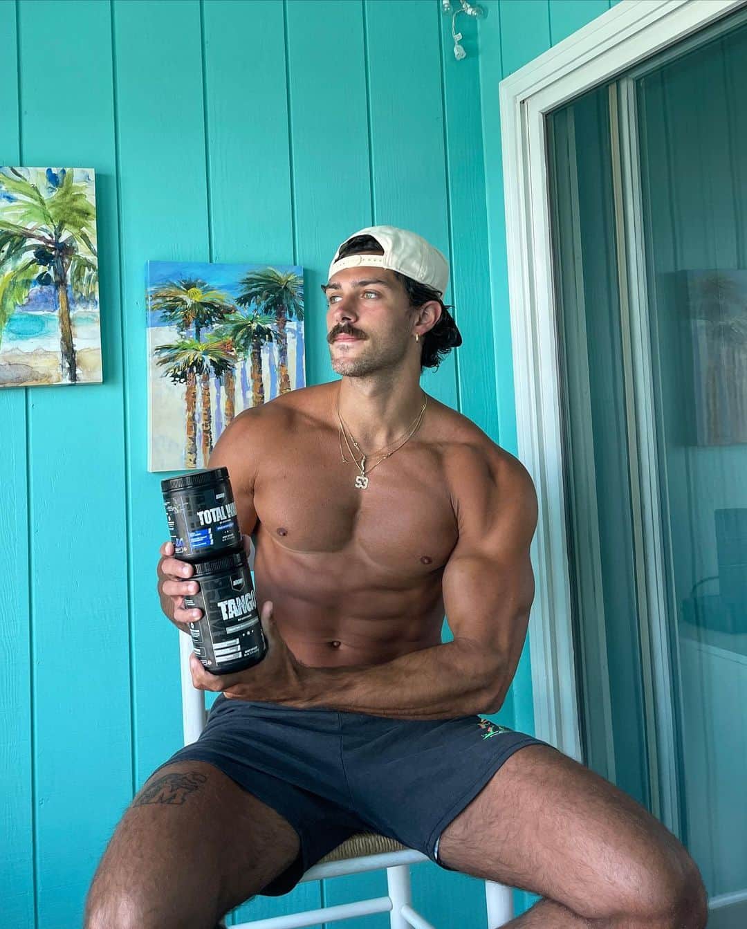 Steven Kellyさんのインスタグラム写真 - (Steven KellyInstagram)「vacation pumps - fueled by @redcon1 supplements (code skelly)」7月17日 4時23分 - stevenkelly