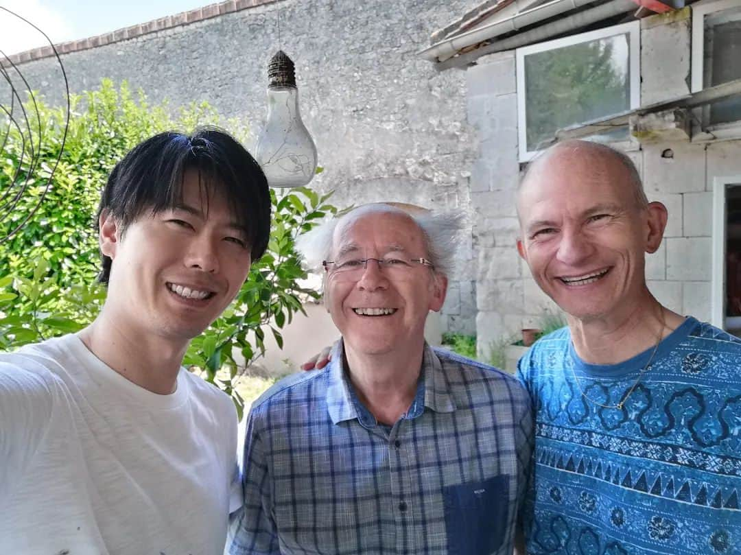 福間洸太朗さんのインスタグラム写真 - (福間洸太朗Instagram)「Souvenir de Pétignac  Ça m'a fait très plaisir de retourner à Pétignac pour jouer et revoir les amis de l'association Amateurs Piano !   J'ai donné deux concerts avec deux programmes différents sur deux pianos (Playel de 1917 et Steinway C). Merci Gérard (photo 9) pour tout ce que tu nous as offert ! 🥰  7月8/9日と、🇫🇷ペティニャックのピアノ工房で2日連続異なるプログラムでリサイタルしました。しかも前半は1917年製のプレイエル、後半はお客さんが180°向きを変えて🔁、反対側にあるスタインウェイを使用して弾くという、なんとも贅沢な機会となりました！😆  Photos 1,2,3,10 : Stéphane Delavoye #Pétignac #Playel #Steinway #Piano #Domainemusicaldepetignac #ペティニャック #プレイエル #スタインウェイ」7月17日 5時29分 - kotarofsky