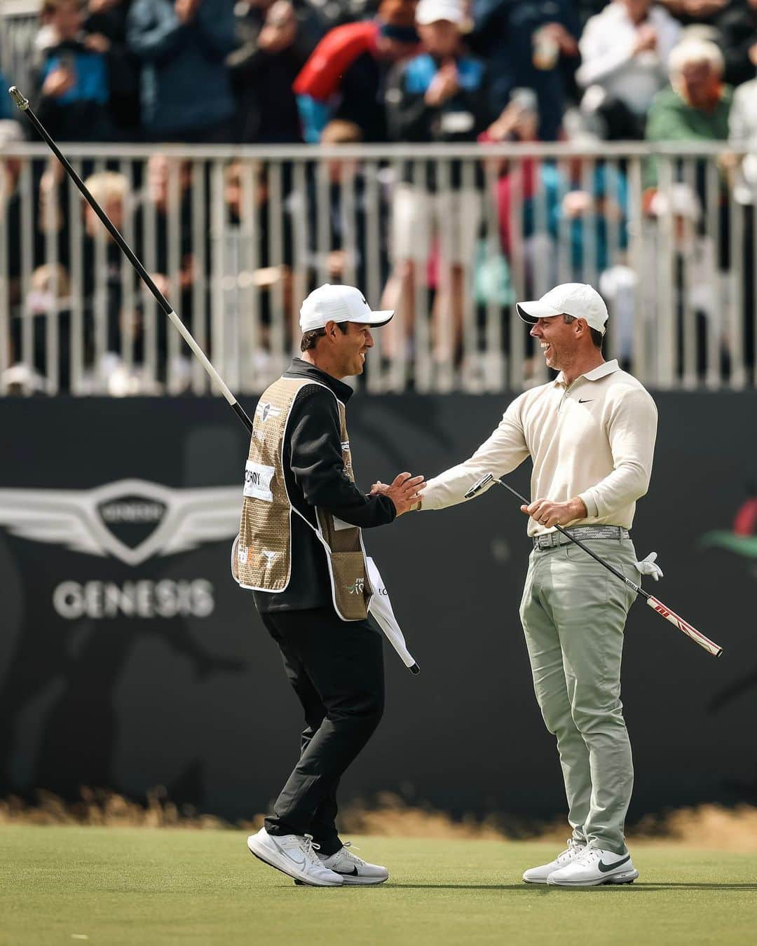 ローリー・マキロイさんのインスタグラム写真 - (ローリー・マキロイInstagram)「Nice to add another National Open to the CV. Incredible week in Scotland. Can’t wait to come back next year. @scottish_open」7月17日 5時23分 - rorymcilroy