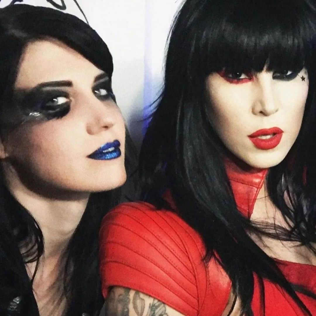 Kat Von Dさんのインスタグラム写真 - (Kat Von DInstagram)「Happiest Birthday to my beloved friend, bandmate and sis I always wanted @sammidoll !! 🖤❤️🖤❤️」7月17日 5時33分 - thekatvond