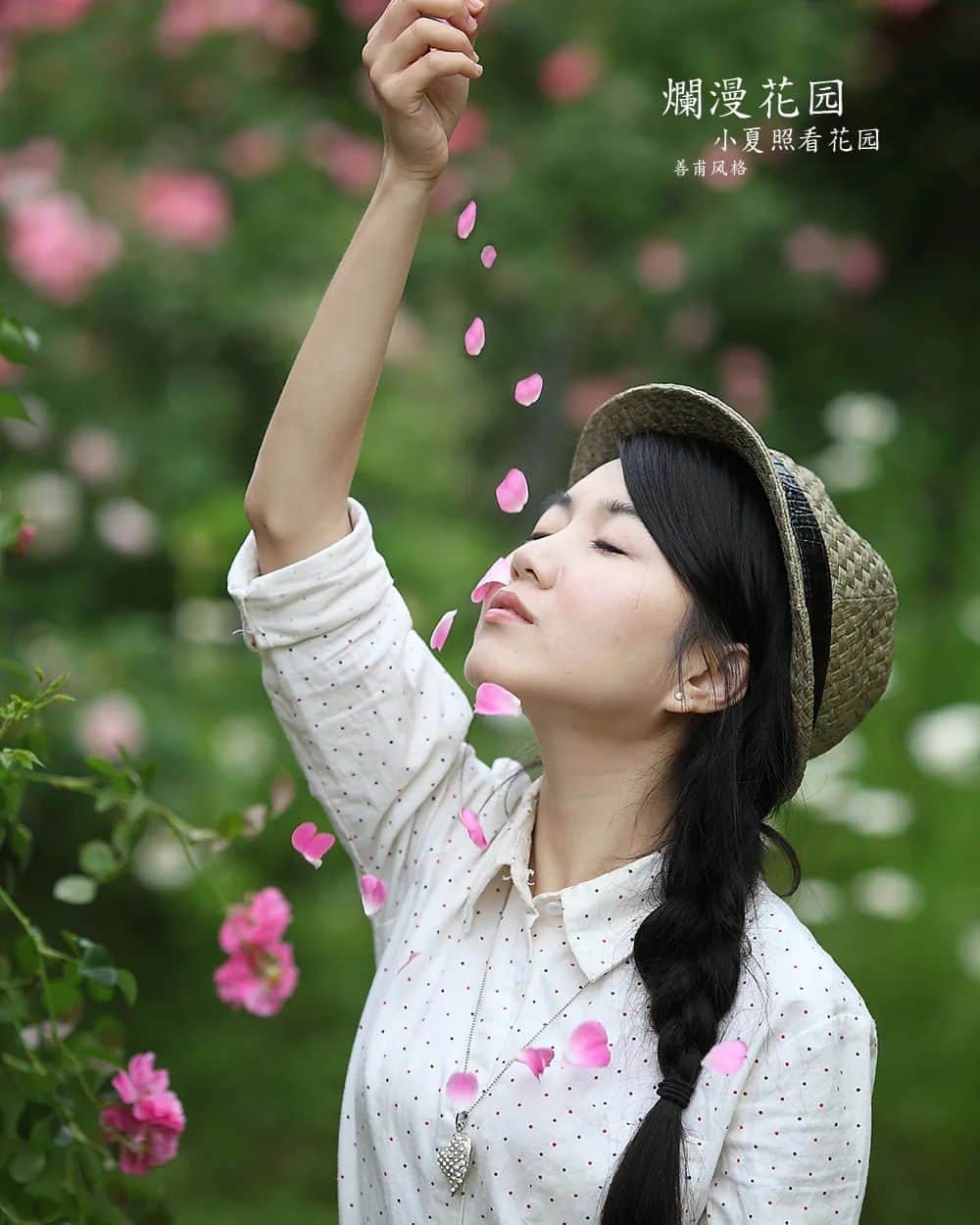 Photographer_善甫(선보)のインスタグラム：「여름 향기만 어려도 좋을텐데...  화려한 날은 가고 멀어져 가네  잡을 수 없는 푸르른 날 모두 사라지네」