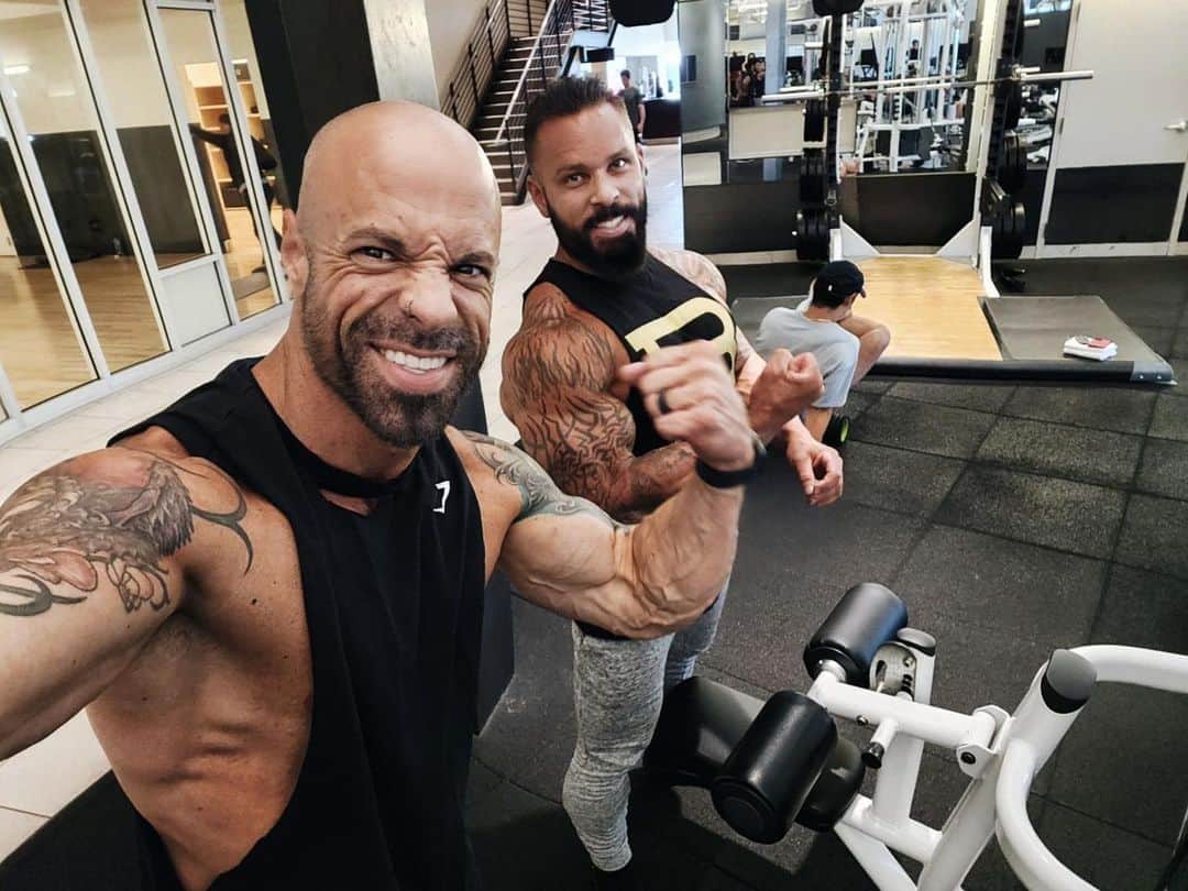 クリス・ドートリーのインスタグラム：「Killer workout in LA today with my bro and mentor @fraserbayley after an early AF morning flight!  Prepping and getting ready for something really cool!  Yall just wait!!!!  🤘🏻😎🤘🏻」