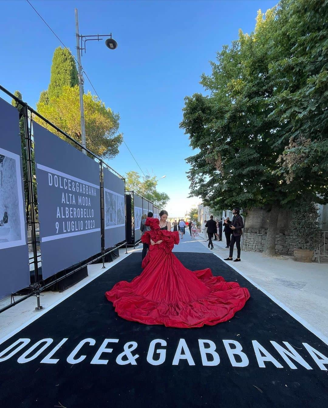 平田りえさんのインスタグラム写真 - (平田りえInstagram)「Wore this amazing gown at DG Alta Moda show🥀」7月17日 6時13分 - riehirata0315