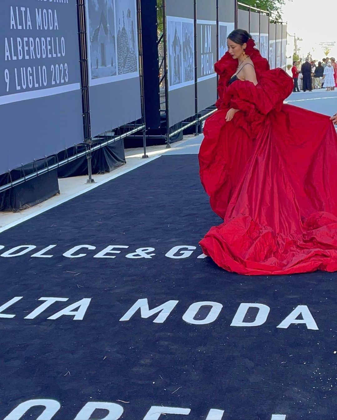 平田りえさんのインスタグラム写真 - (平田りえInstagram)「Wore this amazing gown at DG Alta Moda show🥀」7月17日 6時13分 - riehirata0315