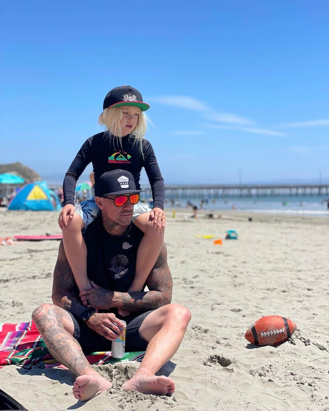 ケアリー・ハートさんのインスタグラム写真 - (ケアリー・ハートInstagram)「What a weekend w/ the kids!!!!!! Last minute decided to head up to Avila beach in the Rv and get in a couple beach days. We had some serious fun ripping @super73 and @ridestacyc ebikes around the area. Willz getting her boogie board on and Jamo working on his football skills 🤣. Really wish mama could have been here, but next time for sure. Keeping these kids active while mama @pink is finishing up her Euro stadium tour 🤘🏼. Love making memories w/ the kids. I’m beat 🤣🤣. Hope everyone had a great weekend!!!!!」7月17日 6時19分 - hartluck