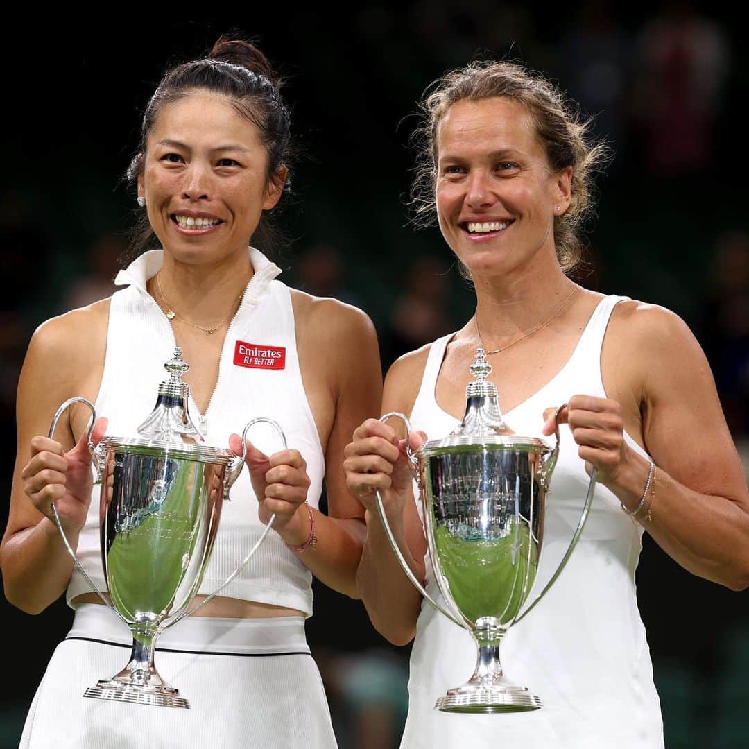 WTA（女子テニス協会）のインスタグラム：「In a league of their own ✨  9th career title as a pair🏆 26th tournament together 🤝 2nd @wimbledon title 🌱  Round of applause for your 2023 #Wimbledon champs, @sw.hsieh & @barborastrycova 👏」