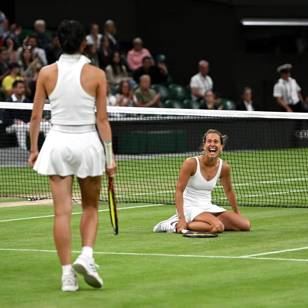 WTA（女子テニス協会）さんのインスタグラム写真 - (WTA（女子テニス協会）Instagram)「In a league of their own ✨  9th career title as a pair🏆 26th tournament together 🤝 2nd @wimbledon title 🌱  Round of applause for your 2023 #Wimbledon champs, @sw.hsieh & @barborastrycova 👏」7月17日 6時20分 - wta