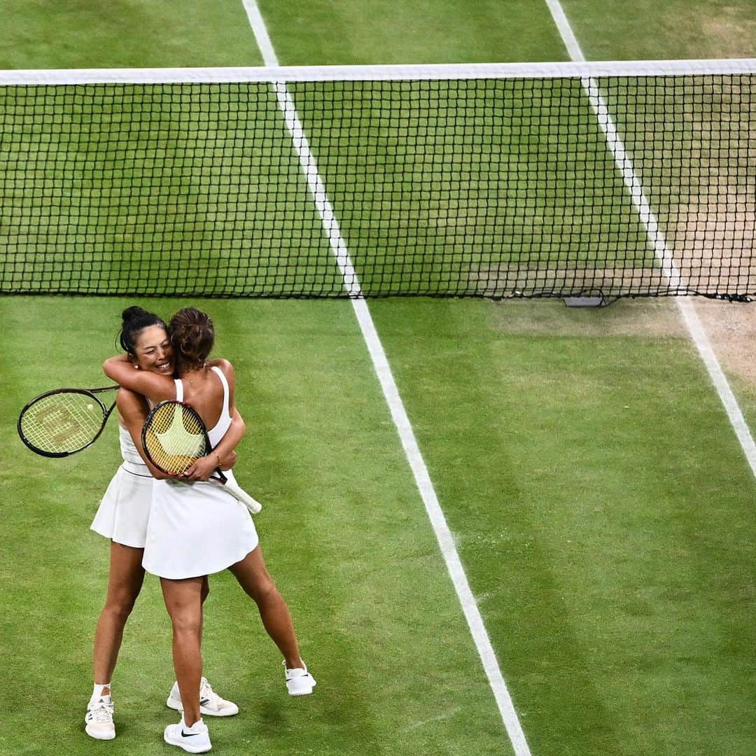 WTA（女子テニス協会）さんのインスタグラム写真 - (WTA（女子テニス協会）Instagram)「In a league of their own ✨  9th career title as a pair🏆 26th tournament together 🤝 2nd @wimbledon title 🌱  Round of applause for your 2023 #Wimbledon champs, @sw.hsieh & @barborastrycova 👏」7月17日 6時20分 - wta