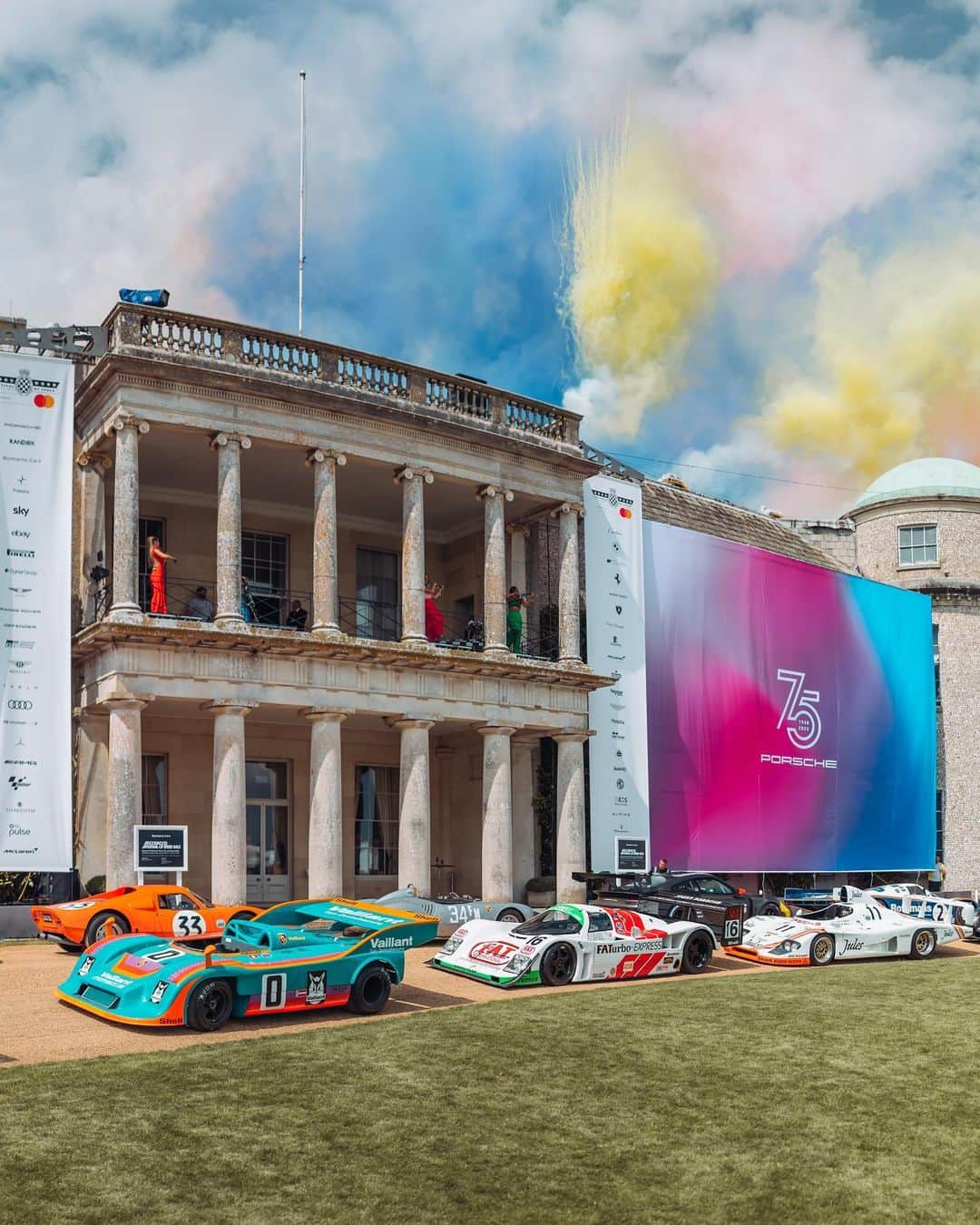 Porscheさんのインスタグラム写真 - (PorscheInstagram)「It’s been a @fosgoodwood to remember as we invited everyone to a special celebration of 75 years of Porsche. Join us as we take a look back at the cars, the sights, the sounds and all the action.」7月17日 6時36分 - porsche