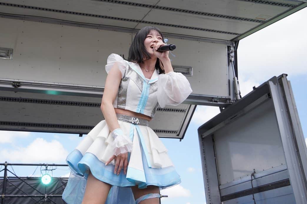 高萩千夏のインスタグラム：「やっぱり夏はライブ✌️ 野外が最高なのよね✌️」
