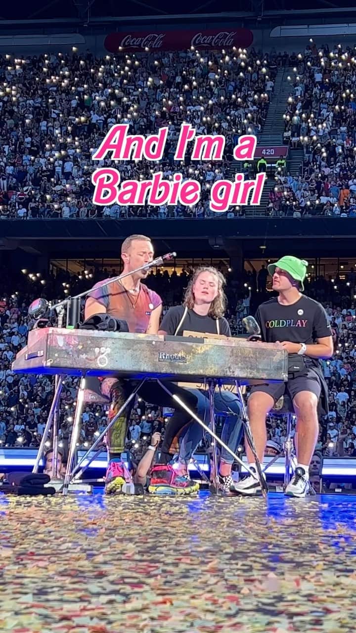 Coldplayのインスタグラム：「Everglow x Barbie Girl  (Unexpected request)  #ColdplayAmsterdam #Coldplay #MusicOfTheSpheresWorldTour」