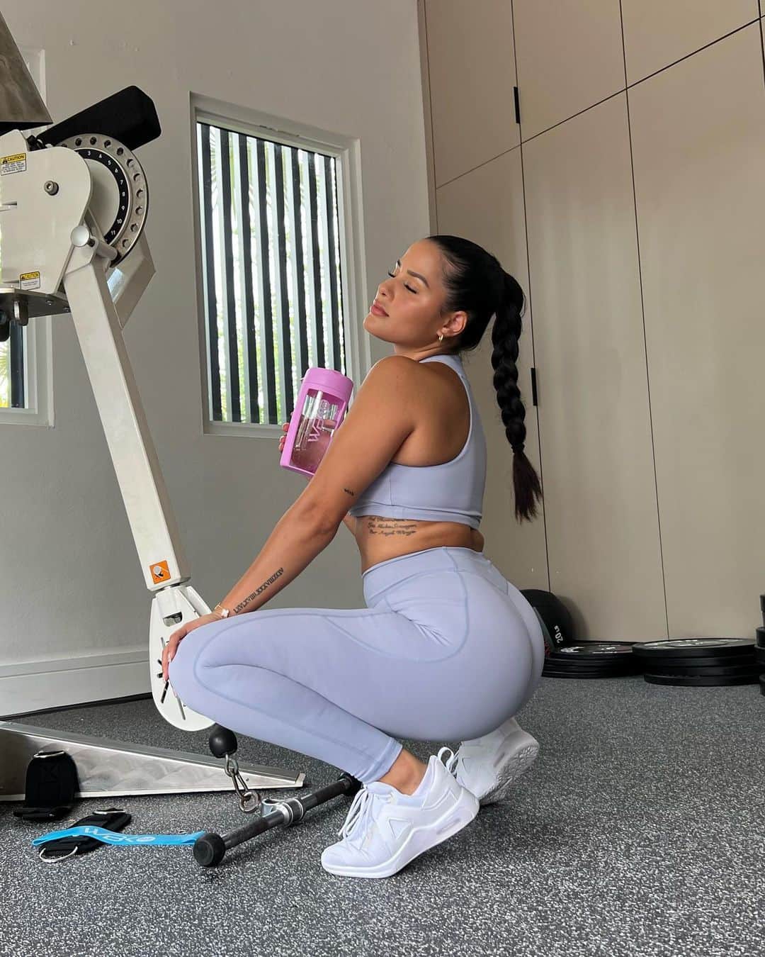 Katya Elise Henryのインスタグラム：「Sunday reset! 🌼 Time to organize and set intentions for the week ahead! We start the 8 week Hourglass Challenge tomorrow 🙌🏽 y’all I am so excited… something for me to stick to & keep me accountable. Let’s work & tighten up our curves ⌛️ don’t miss out, last day to sign up bc we start in the morning! Link in bio」