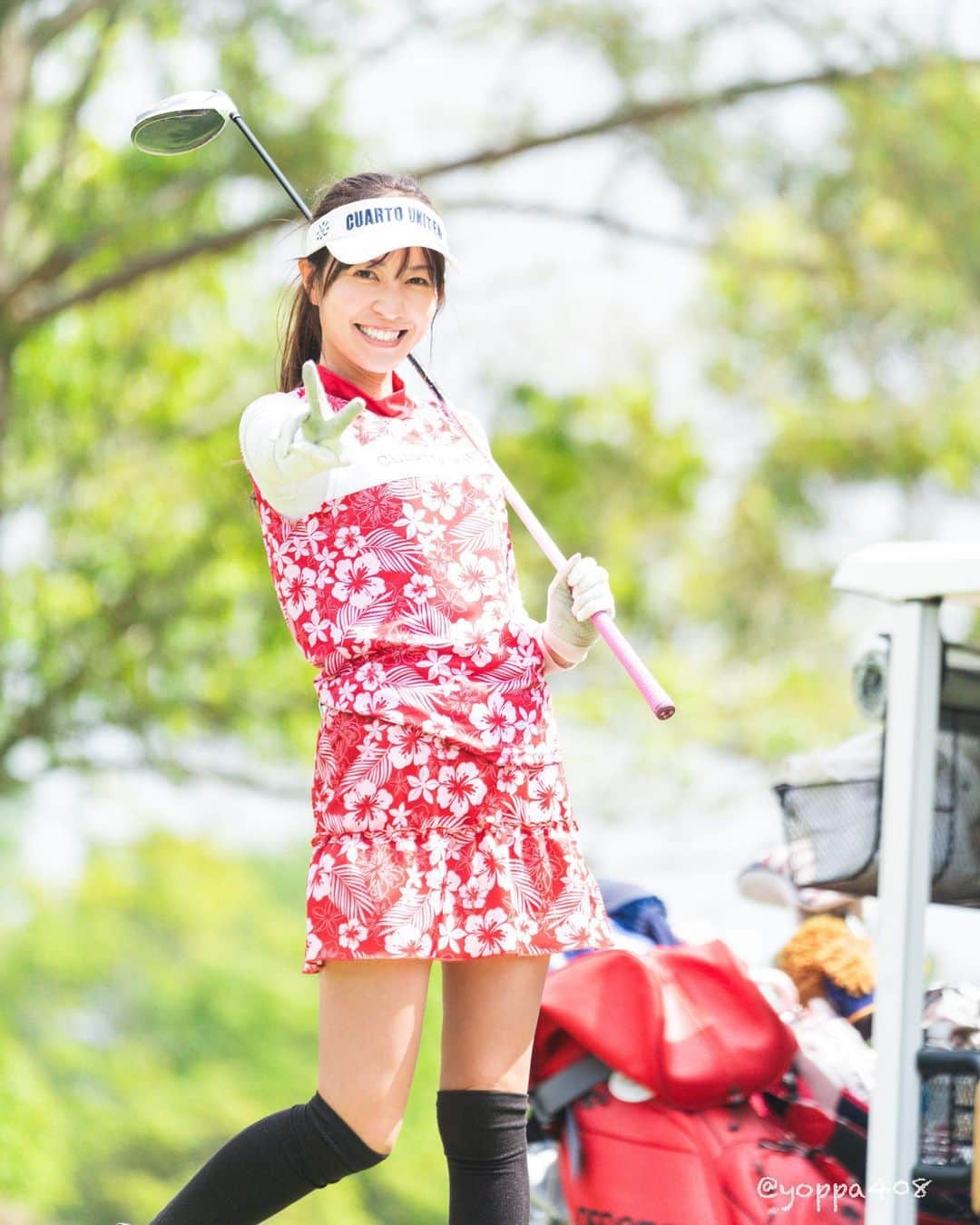 高沢奈苗さんのインスタグラム写真 - (高沢奈苗Instagram)「.  37℃の中のゴルフは結構過酷🥵💦  熱中症対策はしっかりとぉぉぉ！！😣  .  .  #cuartounited #golf #golffashion #クアルトユナイテッド #セットアップコーデ #ハイビスカス柄 #ゴルフ女子 #夏ゴルフ」7月17日 7時02分 - nanaetakasawa