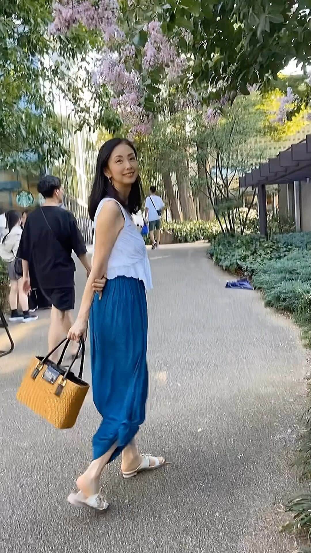 田村翔子のインスタグラム：「下町でパーソナルトレーニングを受けた後、代官山のアイビープレイスで友人とランチ😊 暑い1日でしたね〜💦 大好きなテラス席は無理、、という感じでした😅」