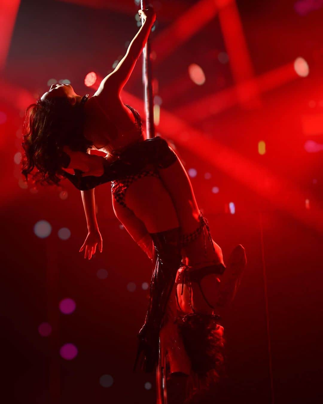 Saraさんのインスタグラム写真 - (SaraInstagram)「🤍🖤🤍🖤 double Pole♡  rily & sara  #バーレスク東京  #ショーパブ  #ポールダンス  #ダブルポールパフォーマンス  #thisislip #showtime  #poledance  #japan  #roppongi」7月17日 7時58分 - sara_burlesque