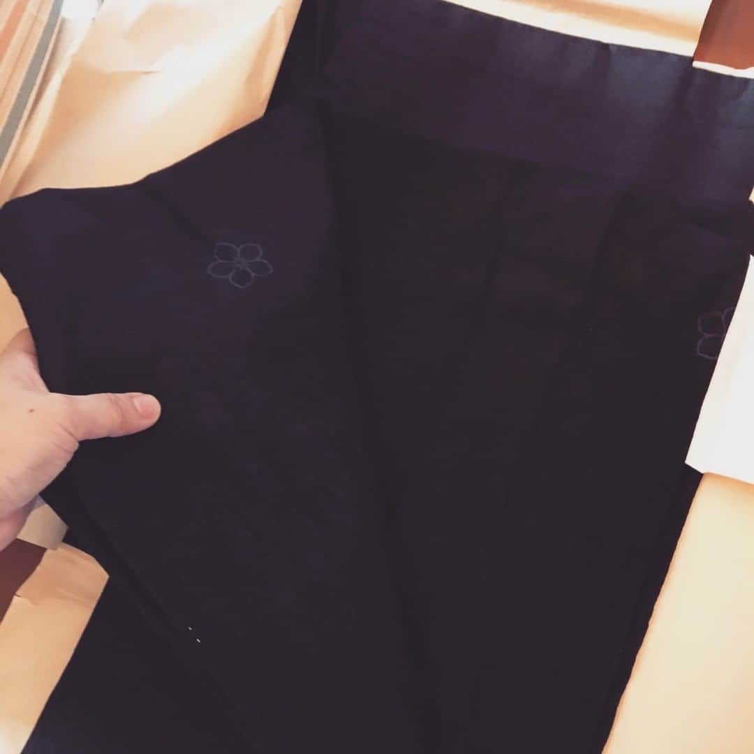 藤沢文翁さんのインスタグラム写真 - (藤沢文翁Instagram)「「衣替えを無視する着物を愛する会」を作ろうかな・・・。 １１月でも麻を着るグループ」7月17日 7時54分 - fujisawabun_o