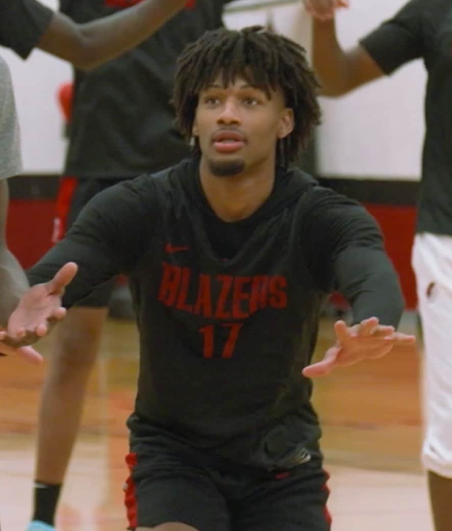 ポートランド・トレイルブレイザーズのインスタグラム：「✋ WAIT ✋  before our last summer league game does anybody wanna admit the blazers are their favorite team 🤭」