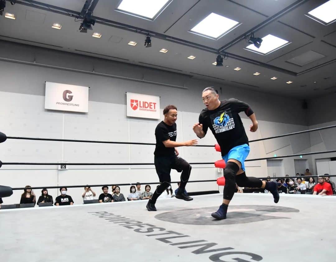 CIMAさんのインスタグラム写真 - (CIMAInstagram)「Ring training with @masato_yoshino_official   昨日の大阪ステラホール大会。 両国でのワンナイトに向けて吉野Cと5分間の公開練習。  こんな日が来るとは…🙏  #GLEAT #LIDET #STRONGHEARTS #8月4日両国国技館」7月17日 8時29分 - supercima1115