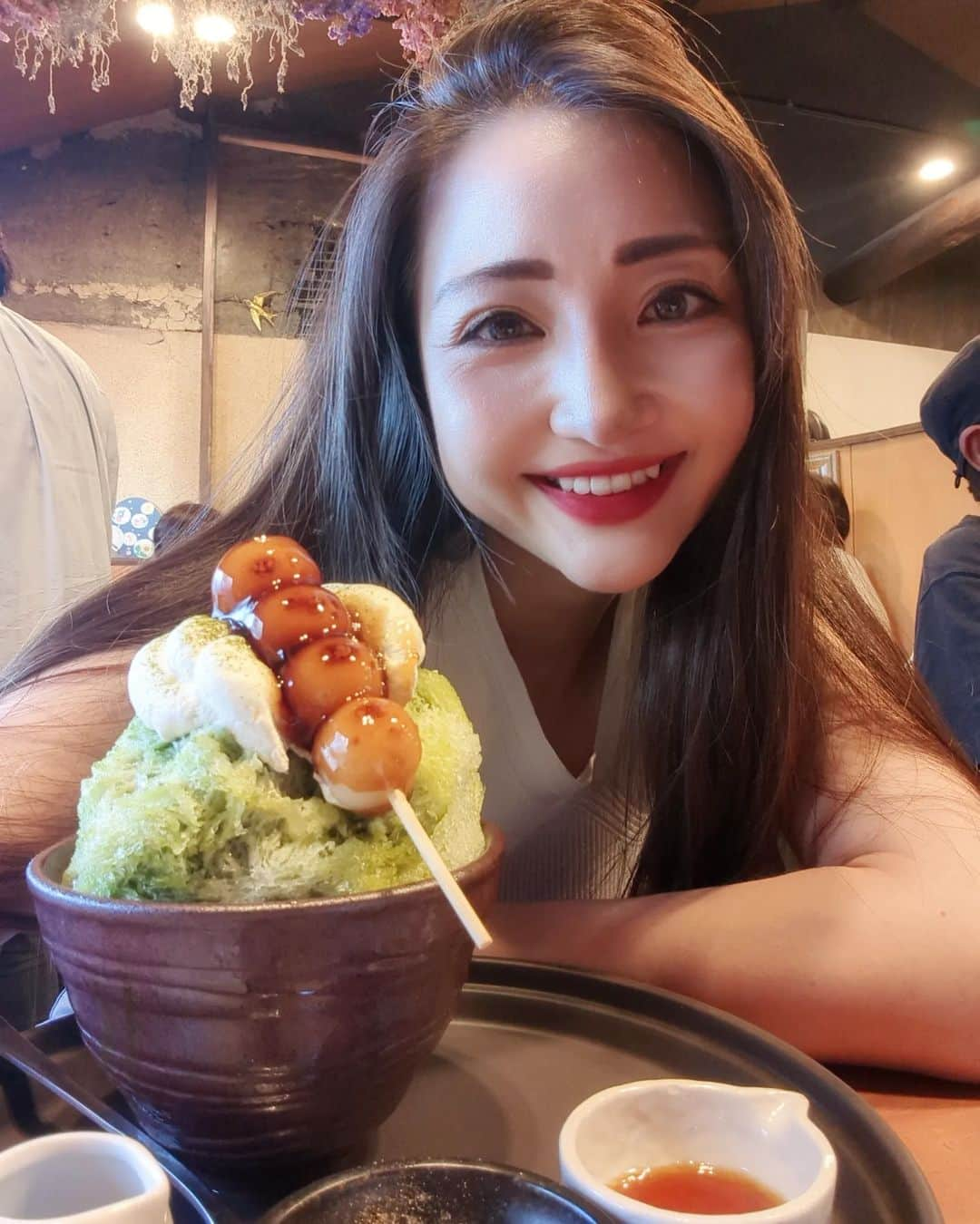 Hiromi Tomiiさんのインスタグラム写真 - (Hiromi TomiiInstagram)「京都駅の近くでかき氷🥺♥ @kiwamicafe . #みたらし団子 乗ってるのと #もも　がのってるの😇 . . 夏ですー♥♥ . . #かき氷　#かき氷部 #みたらし 　#みたらし団子 　#みたらしだんご #抹茶　#抹茶スイーツ #Matcha　#matchalover」7月17日 8時49分 - hiromi.tomii