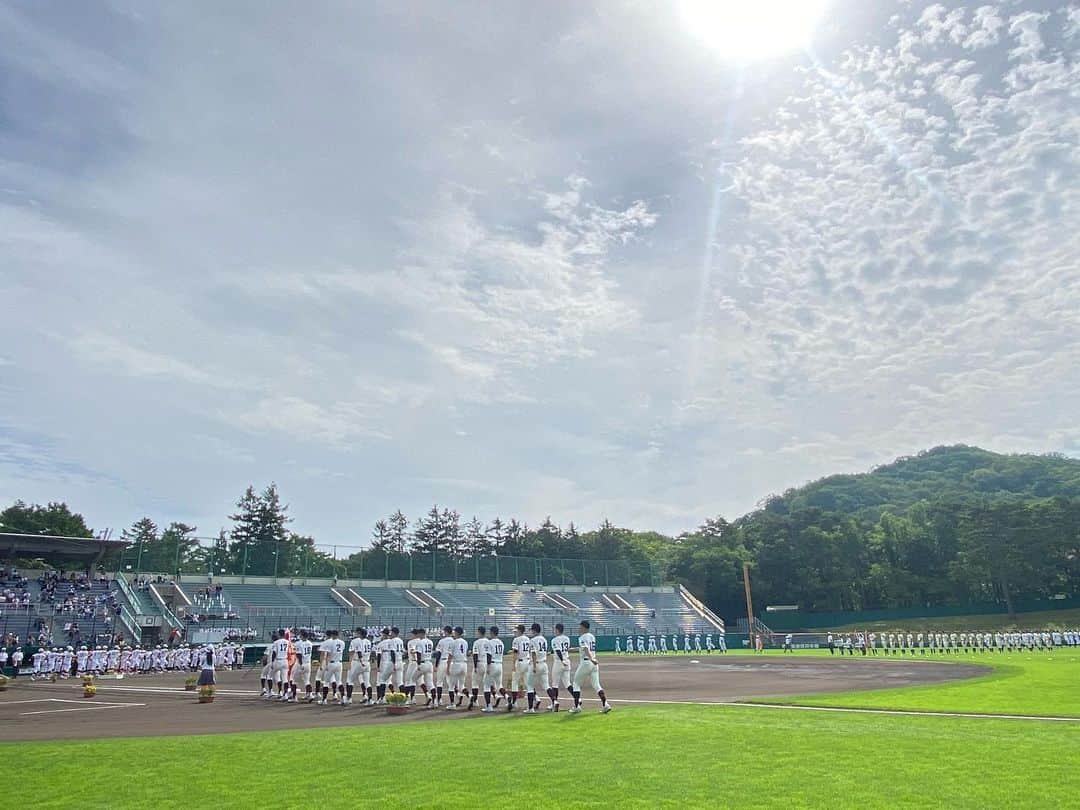 五十幡裕介さんのインスタグラム写真 - (五十幡裕介Instagram)「毎年この風景を見ると、 心が震えるし、本当に気持ちが高まる。  #高校野球 #夏 #2023 #甲子園 #北海道 #南北海道大会 #函館大有斗 #札幌新川 #北海道栄 #札幌南 #札幌第一 #札幌北 #函館工業 #札幌日大 #札幌光星 #大谷室蘭 #駒大苫小牧 #北照 #札幌白石 #立命館慶祥 #函館中部 #北海 #新球場から夢の甲子園へ #地上波 #バーチャル高校野球 #高校野球はHTBで #HTB #アナウンサー #五十幡裕介 #実況」7月17日 9時03分 - htb_isohatayusuke