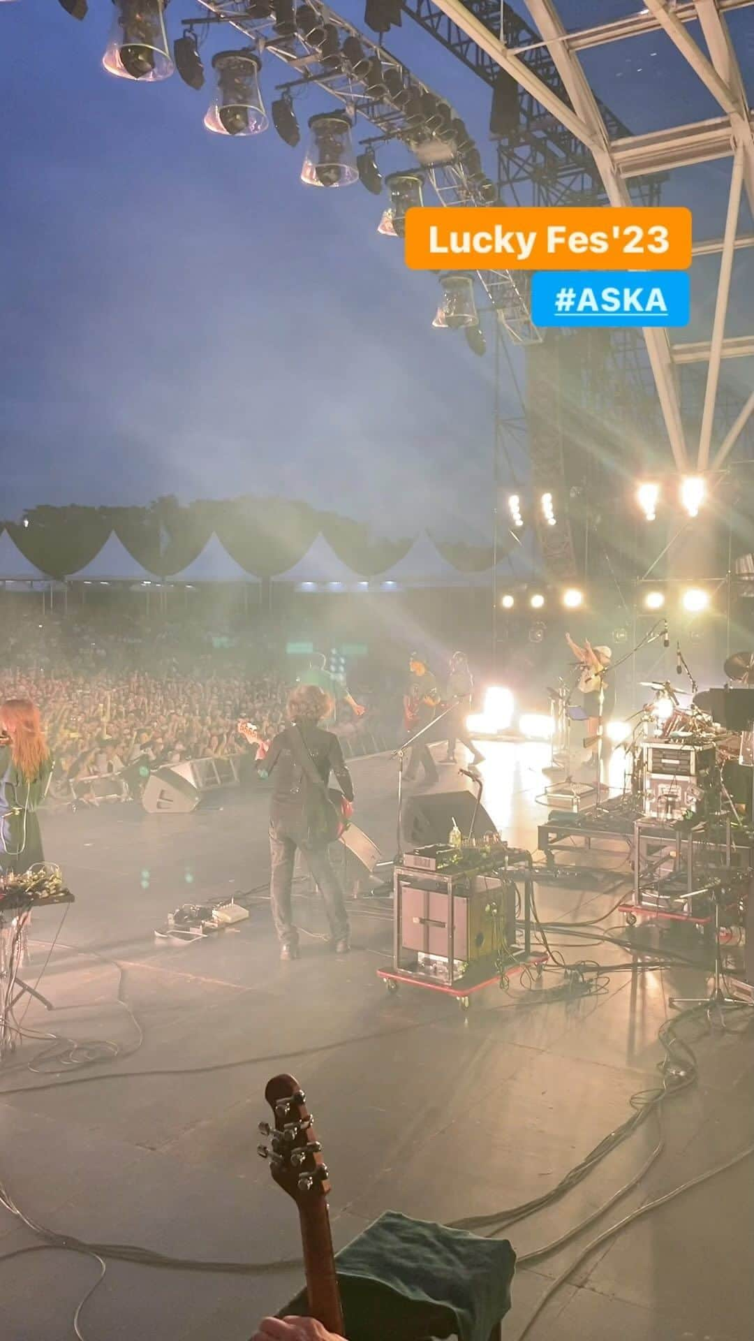 ASKAのインスタグラム：「⁡ 2023年7月15日 Lucky Fes'23 初日 ⁡ #ASKA #ASKAバンド #澤近泰輔(Pf)  #佐藤邦治(Dr)  #荻原基文(Bs) #鈴川真樹(Gt)  #是永巧一(Gt)  #クラッシャー木村(Vn)  #一木弘行(Cho)  #SHUUBI(Cho) ⁡ ⁡ ⁡ 機材トラブルがあり、 関係者のみなさんや、 次に出演のCreepy Nutsさん、 お客様には大変ご迷惑をお掛けしました。 申し訳ありませんでした。 ⁡ 機材トラブルに全力で対応してくれた、 ASKAライブスタッフのみなさんにも 感謝です。  みなさんありがとうございました！」