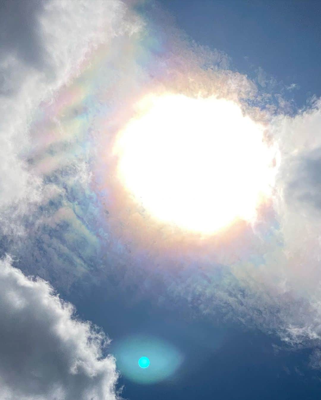 青山有紀さんのインスタグラム写真 - (青山有紀Instagram)「パワフルな太陽☀️🌈☀️ 虹色のオーロラの夢をみたばかりだから感動した🌈✨ かわいい雲もたくさん☁️☁️☁️」7月17日 9時18分 - yukiaoya