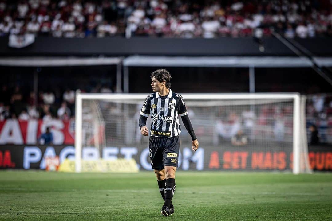 ドドのインスタグラム：「Obviamente não foi a reestreia que eu sonhava. Temos muito a evoluir, para sair dessa fase difícil. Foco no processo. 🖤🤍 #SantosFC」