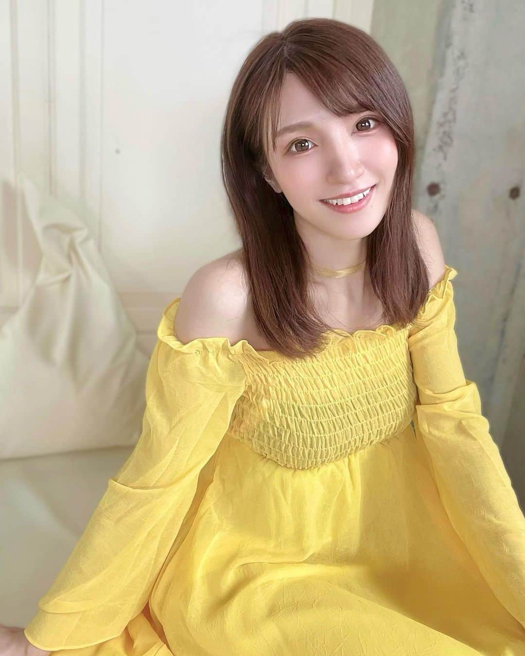 白瀬由莉のインスタグラム：「イエローマン🍋🌝🌼  パワフルな人って元気もらえるよね✨ 最近出会う人エネルギッシュな人多くてたのしい💪🏻💪🏻  明日も素敵な1日を☺️🌈  🌷🧚🏻‍♀️🌻」