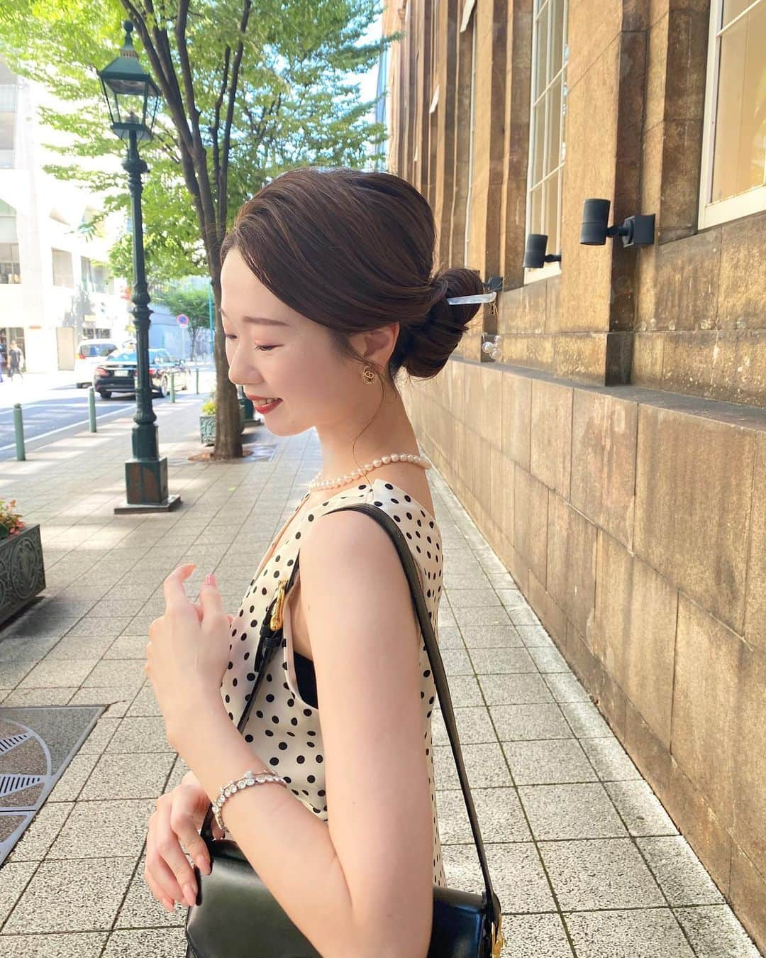 寿春花果さんのインスタグラム写真 - (寿春花果Instagram)「ハートちゃんかんざし♥️ チェリーと迷って今日はハートを♡♡♡  水曜日に発売するかんざしシリーズです👘💕 @choupette.hair   浴衣にはもちろん、ワンピースなどデイリーにもサラッと付けこなせる🫶🏻  ハートはとても繊細なゴールドフープにパールがリズミカルに揺れてます🫧 全身写真だとカメラが捉えられないくらい繊細🥹消えてる笑  チェリーの方も商品画像や動画が続々アップされてます🍒@choupette.hair  ぜひチェックしてみてね♡  はわ♡きゅんざし😮‍💨♥️  #かんざし#ヘアアクセサリー#ヘアアレンジ#お団子ヘア#お団子アレンジ #かんざしアレンジ #セルフアレンジ#ヘアアレンジ簡単 #シュペット#choupettehair」7月17日 20時17分 - hanaka_yu