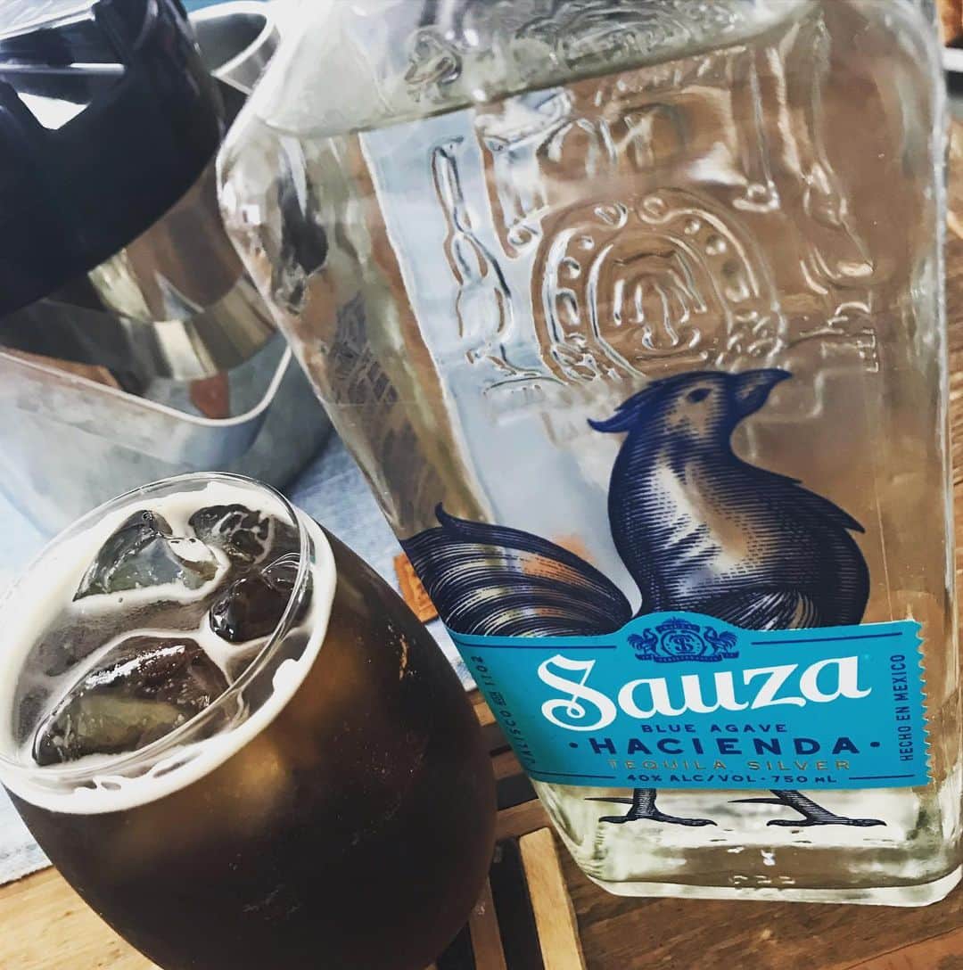 宇野剛史のインスタグラム：「. 旬な呑みかた研究してます。 ・テキーラ ・珈琲 ・炭酸  #独自カクテル  #sauza #テキーラ #tequila #mexico  #旅を計画中」