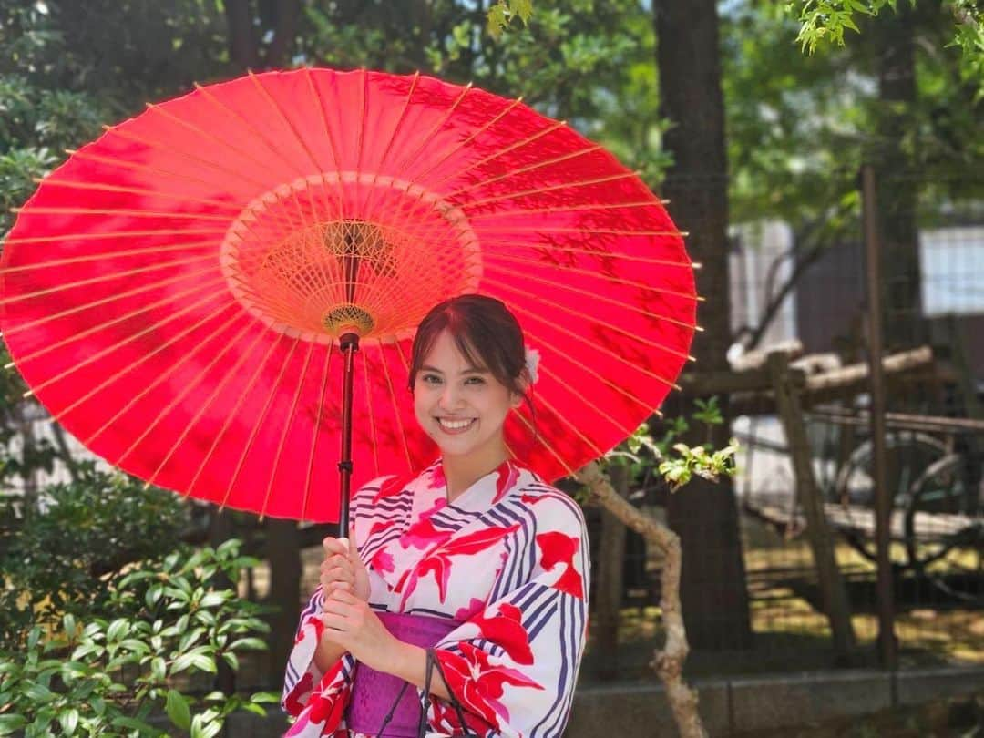 宝生真里奈のインスタグラム：「. 今日は私の所属事務所 ナインズプロモーションの浴衣撮影会でした👘❤️  暑い中朝から皆さん本当にありがとうございました！！！ (みんなゆっくり休んでね🥹)  ナインズに所属してまだ日は浅いですが タレントも社長もマネージャーさんも いつもほんっとに良い方達で、 来てくれたファンの方もいい人達すぎて 暑いけどとってもほっこりした時間でした☺️  マネージャーさん写真上手すぎる🥹 また写真頂いたら載せます♡  自分で浴衣選んだけどいかがですか...？  #浴衣　#撮影会　#ナインズ #宝生真里奈」