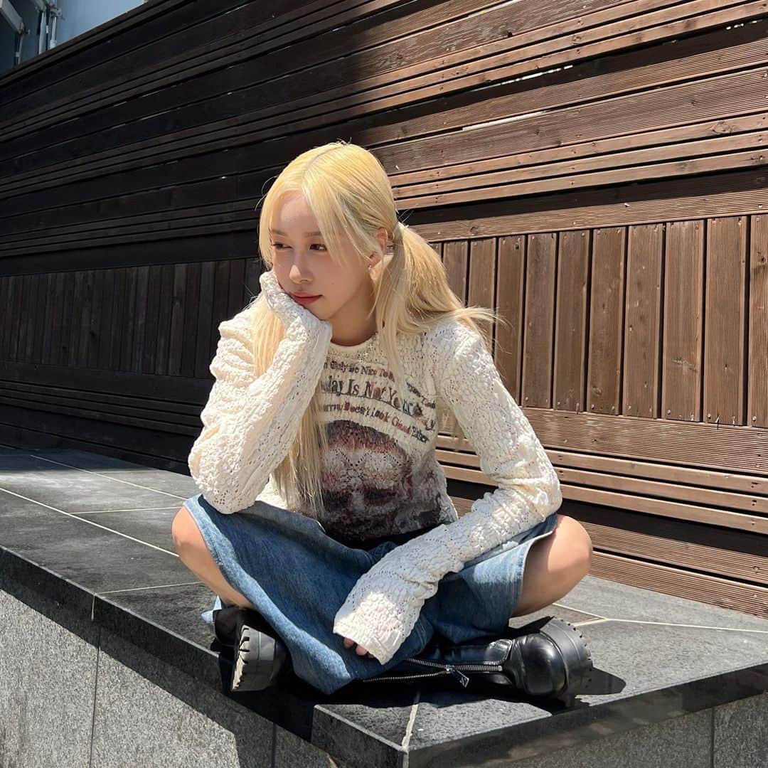 ダヨンのインスタグラム：「🦦😆」