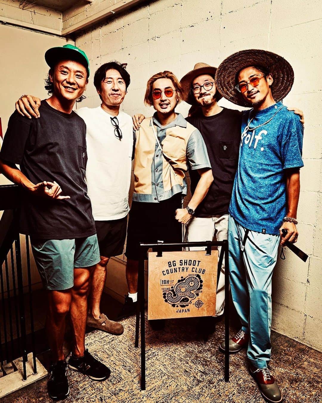 窪塚洋介のインスタグラム：「昨日の"8G SHOOT" ローンチレセプションパーティー in BROTURES osaka 大大盛況でございました⛳️  遊びに来てくれた方、お買い上げ頂いた方、 皆さん本当にありがとうございました♪  早い段階から🍶当たりついちゃって仕上げにかかっちゃいましたが、お陰で皆さんとより一体感のあるパーティーに巻き起こせたんじゃないかなあと思っております😆  そして本日、伏尾C.C.にて4名の8G crewを確認しまして、胸熱です。 我々の思いに共鳴共感してくれて1人でも多くの方が着てくれることを願ってます🙏🌏✨  今日からウェブサイトもスタートです♪ 通販出来るよ📣 【http://www.8gshoot.com】  ゴルフはいいぞぉぉぉ🏌️」