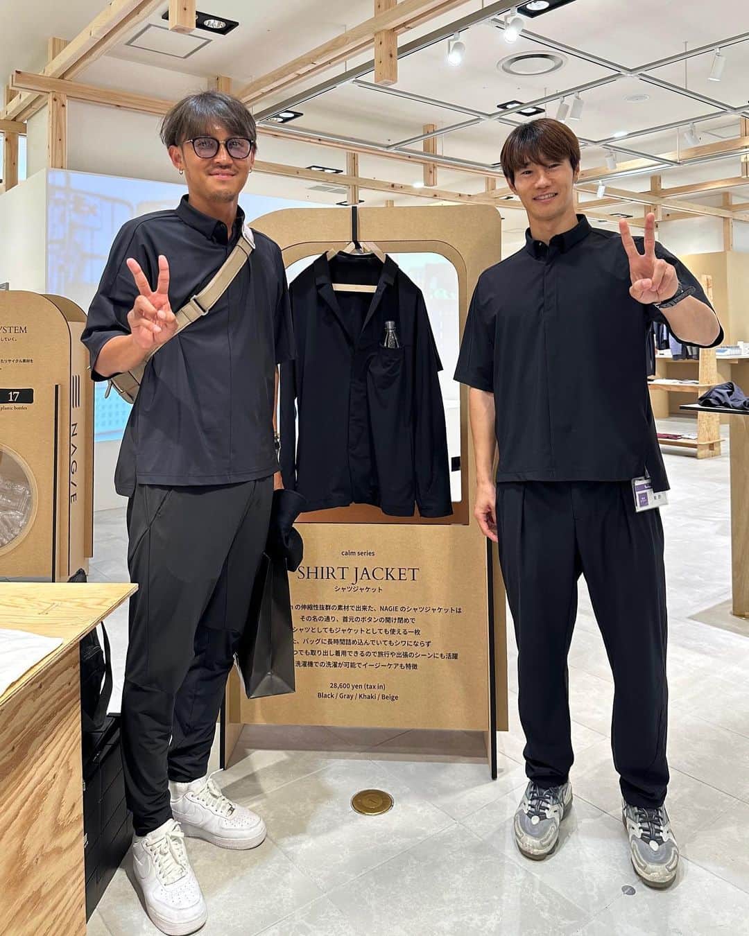 のインスタグラム：「「凪へ」さんのイベントに1日店員として参加させて頂きました。  急な呼びかけにも関わらず 来てくださった方々どうも有難う ございました！  幸せです。  #凪へ #nagie」