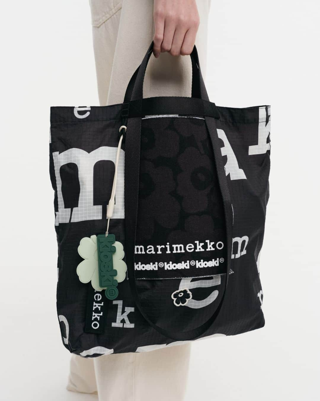 Marimekko Japanさんのインスタグラム写真 - (Marimekko JapanInstagram)「マリメッコ キオスキのバッグやアクセサリーも遊び心のあるバッグやスカーフ、キーチェーンなど多数登場。アコニックなウニッコやマリメッコロゴを散りばめたデザインなど、ギフトとしてもおすすめのアイテムです。  #marimekko #marimekkofw23 #マリメッコ #マリメッコ愛 #北欧デザイン #フィンランド #マリメッコキオスキ #marimekkokioski」7月17日 18時55分 - marimekkojapan