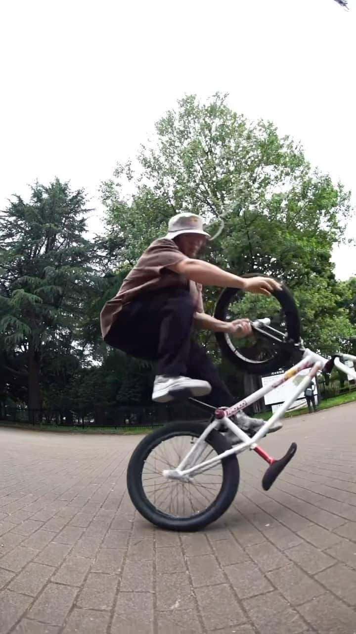 マンハッタンポーテージのインスタグラム：「🚲 @kio_hayakawa  🎥 @daisuke_mb   #manhattanportage #newyork #bmx #bmxflatland #bmxstreet #bmx #messengerbag #shoulderbag #summer #hiroshinagai #マンハッタンポーテージ  #早川起生 #メッセンジャーバッグ #ショルダーバッグ #夏 #永井博」