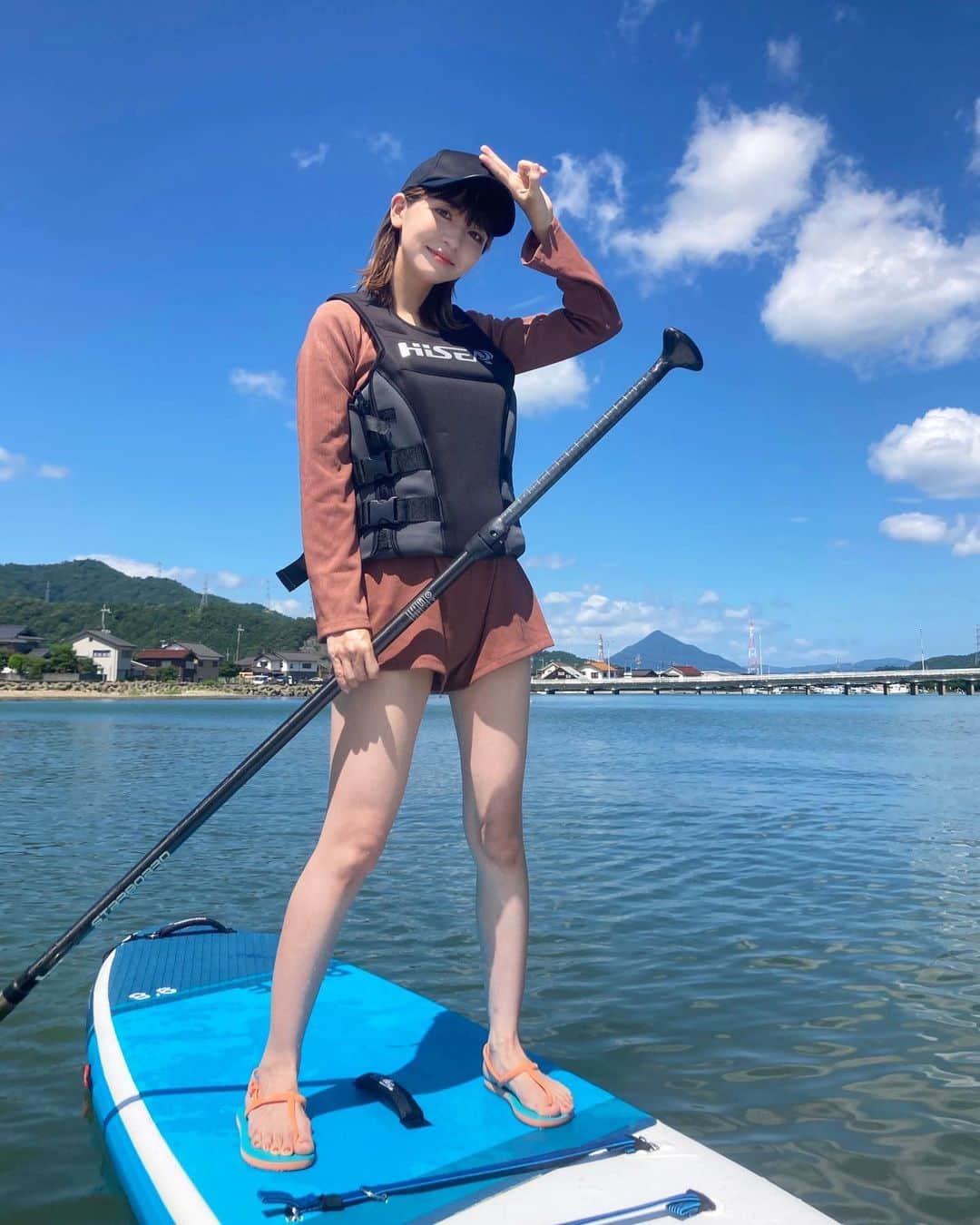 marikoのインスタグラム：「＊ . SUPしてきたよー！ 2回目で立ってするのは初めて笑 足ちょっと筋肉痛になりました😂  . ＊ #sup#青戸の入江#福井県」