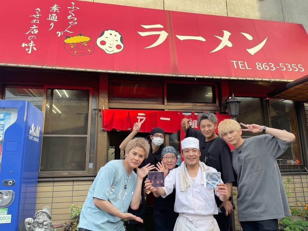 谷内伸也さんのインスタグラム写真 - (谷内伸也Instagram)「#ふくちゃんラーメン 田隈本店  数年振りにお邪魔しました！ 最高に絶品なうえに、店員さんの温かさが素敵！  是非お試しあれ🍜🤤  大ラーメンペロリでした！ 次回はチャーハンと餃子もいきたい！  #味わいスッキリ #豚骨ラーメン #創業1975 #素通りさせぬ店の味 #ふくちゃんラーメン #福岡グルメ」7月17日 19時01分 - lead_shinya