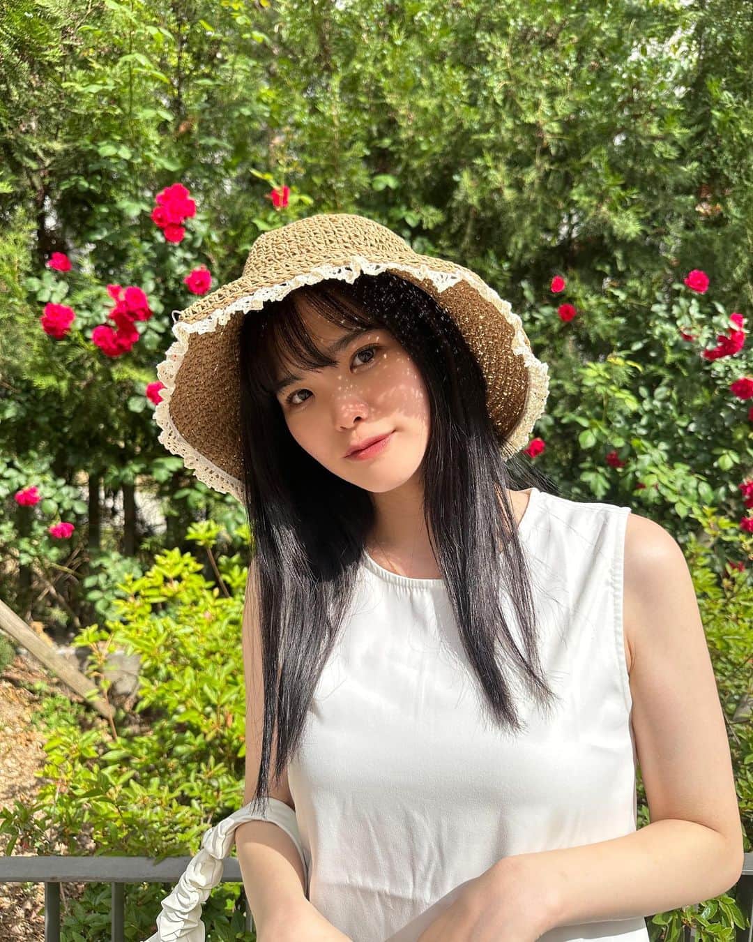 雪村彩音さんのインスタグラム写真 - (雪村彩音Instagram)「. NONFICTIONを求めに梨泰院へ 途中で韓国人がみんな撮ってたから 真似してお花の前でも📸 そして、最後の写真はお腹空きすぎてゲット🐷👍 . . #nonfiction #ノンフィクション #梨泰院 #イテウォン #이태원 #seoul #seoul🇰🇷 #korea #trip #korean #koreatravel #한국 #hangug #🇰🇷 #韓国旅行 #韓国 #韓国ファッション #明洞 #명동 #명동맛집 #명동카페 #✈️ #trip #koreatrip #koreafood #model#モデル #黒髪女子 #흑발 #黑发 #머리」7月17日 19時08分 - ykmrayn411