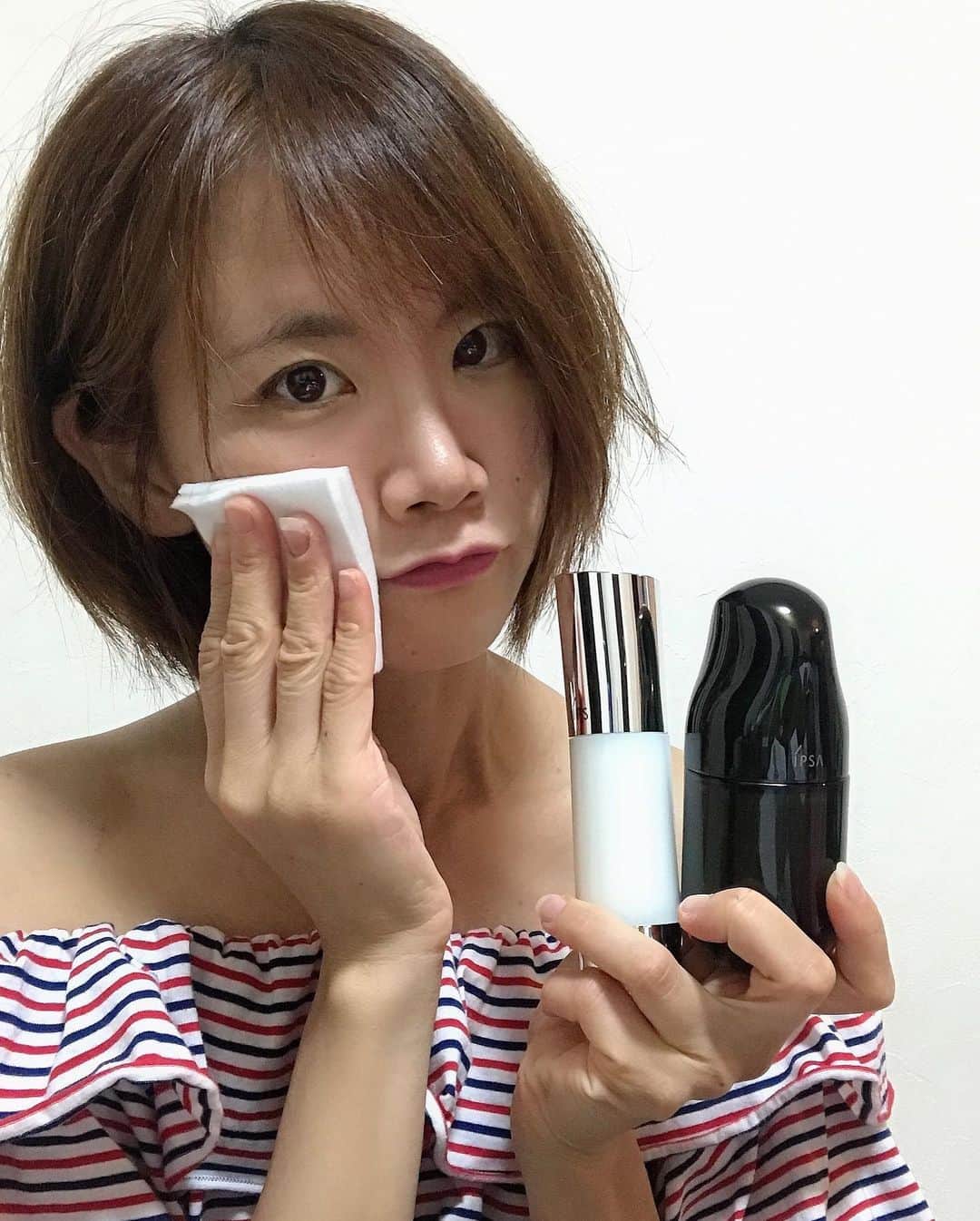 葵さんのインスタグラム写真 - (葵Instagram)「イプサでおうちケア💕 @ipsa_jp   使ってるのはこちらの2商品🎶 特に乾燥ジワが気になる方におすすめだよ！ ・イプサ　ターゲットエフェクトG 美容クリームです。  ・イプサ　ME アルティメイトe 化粧液です。 とろっとしたテクスチャーで肌によく馴染むよ！  〜イプサ独自のアプローチ〜 シワを改善して、 肌本来の力を引き出し、本来の美しさを保ってくれる。 おうちケア大事って日々思う☺️  #イプサ#ターゲットエフェクトアドバンストg #アルティメイト#乾燥対策#シワ改善#美肌#アンチエイジング」7月17日 19時10分 - dolphin_coconut