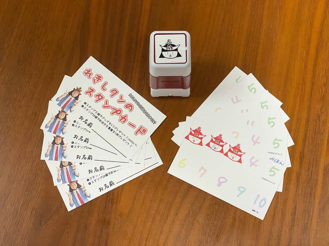 長谷川ヨシテルのインスタグラム：「れきしクンのスタンプカードを作ってみましたよ〜！🏯 対象は学生の皆さん(大学生・専門学生含む)です！  イベントなどで会えた度にスタンプを押します！ 5個でグッズ1つ、10個で書籍1冊プレゼントです！ これで、子どもたちにとっては少しお高い本もゲットしてもらえます〜📚  キッズの皆さん、お楽しみに〜！！  #れきしクンスタンプ」