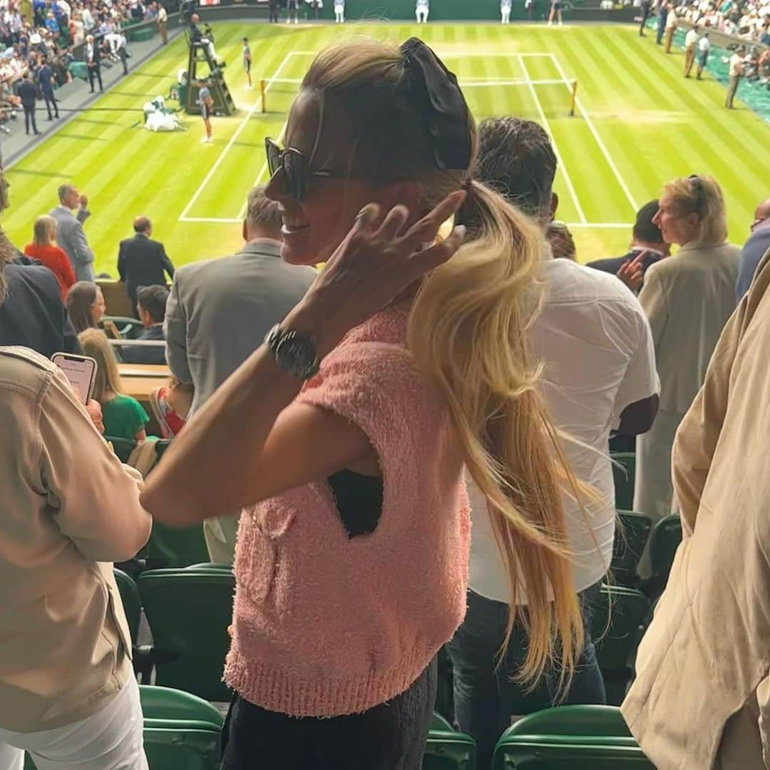 ローラ・ベイリーさんのインスタグラム写真 - (ローラ・ベイリーInstagram)「This kid won Wimbledon yesterday & it was just so special to be there!  @carlitosalcarazz 🇪🇸💫  (Photo via @tennistv)  Thanks a million Tim Henman @timhenmanfdn  & my beloved tennis gang.  I go a little crazy if I don’t play tennis every day but yesterday I was just crazy for Carlos!  (Slide 3 maybe just one eye on Brad Pitt..).  Dream day @wimbledon   🤍」7月17日 19時26分 - laurabaileylondon