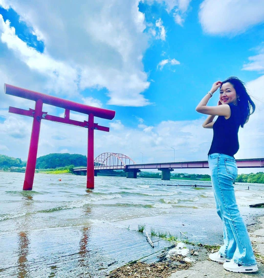 加藤響子のインスタグラム：「あっっっっっついですね。 もう水の中に住みたい🐟🫧  今週もがんばるぞ。」