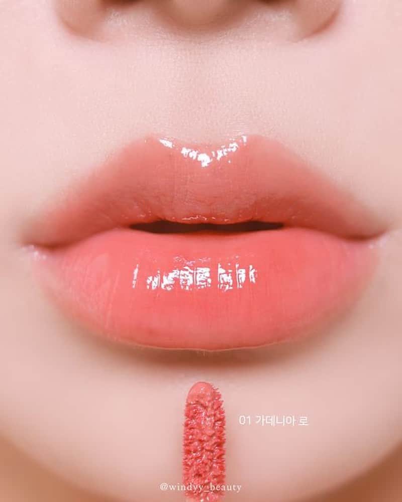 삐아 공식 인스타그램さんのインスタグラム写真 - (삐아 공식 인스타그램Instagram)「#사전품평단 #리얼리뷰   로 틴트 사전품평단 @windyy_beauty님 께서  작성해주신 진짜진짜 리얼리뷰 !  로틴트 솔직 후기 보고 가세요 🩷  NEW glow = L'EAU  삐아 NEW 로틴트 5컬러 01. 가데니아 로 & 02. 플레르 로 pick  글로우한 립의 특유 요플레 현상, 지속력, 끈적임 다양한 문제점이 보완 된 로틴트는 덧바를수록 컬러의 깊이감이 차오르며 가볍고 끈적이지 않고 컬러감의 지속력도 정말 만족스럽고 제가 사용한 01. 가데니아 로, 02. 플레르 로도 만족스럽지만 다른 컬러들도 정말 기대되고 너무 예쁘답니다.    #BBIA #삐아 #로틴트 #워터틴트 #수분광틴트 @windyy_beauty」7月17日 19時38分 - bbia.official