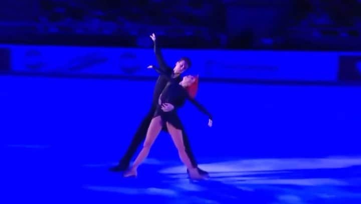 ティファニー・ザホースキのインスタグラム：「Today, we want to officially announce the end of our competitive career as ice dancers.  We are proud of our accomplishments and cherish all the memories. We are also immensely thankful for the opportunities that have shaped us into who we are today.  After years of dedication, hard work, and countless hours of training, we have made the decision to step away. Despite the bittersweet feeling, we are excited about future projects and what lies ahead. Embracing the end of this chapter also means recognising the impact of the loving support we have received from our coaches, family, friends, fans, and teammates throughout our journey.  We would like to express a heartfelt thank you to everyone for your support over the years. This part of our lives will remain forever with us.  THANK YOU 🙏🏻  Сегодня мы хотим официально объявить об окончании нашей соревновательной карьеры в танцах на льду. _Мы гордимся нашими достижениями и дорожим всеми воспоминаниями. Мы также безмерно благодарны за возможности, которые сделали нас такими, какие мы есть сегодня. После многих лет самоотверженности, тяжелой работы и бесчисленных часов тренировок мы приняли решение уйти. Несмотря на сладко-горькое чувство, мы взволнованы будущими проектами и тем, что нас ждет впереди. Принять окончание этой главы означает также признать влияние той поддержки, которую мы получали от наших тренеров, семьи, друзей, болельщиков и товарищей по команде на протяжении всего нашего пути. Мы хотели бы выразить всем искреннюю благодарность за поддержку на протяжении многих лет. Эта часть нашей жизни навсегда останется с нами.  #zagorskiguerreiro #figureskating #thankyou」