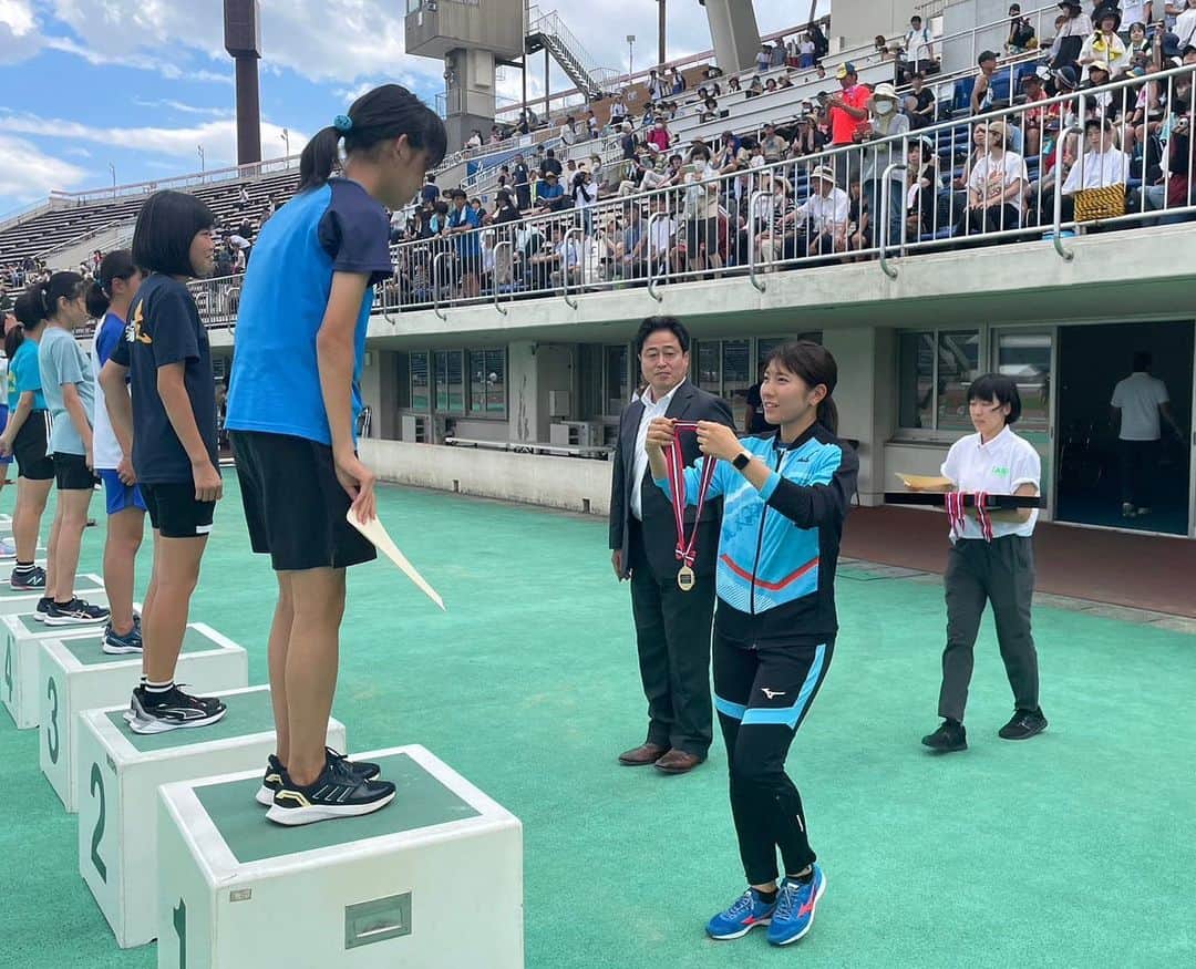 児玉芽生のインスタグラム：「・ 日清カップ山形大会のプレゼンターとして 高3インターハイぶりに山形へ🍒  日清カップやインターハイを目標に 一心不乱に走ってた当時のことを 思い出しました👧🏻🥇💭  諦めずに最後まで戦う姿をみて 刺激を受けたので 私も秋シーズン頑張ります！！」