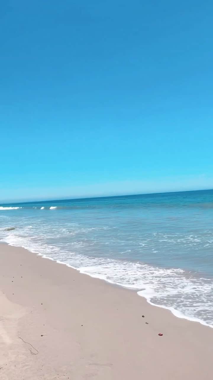 希良梨のインスタグラム：「Malibu beach California 🌊☀️🏝️💗🪽 Scars to your beautiful  🤍🩵🤍👼👼👼🪽  Mexico City 🇲🇽🛫 to  LA🇺🇸🛬 ロサンゼルスの海の水は とっても冷たかった🥰🌊🏖️🧊💕🪽  ・ ・ ・ ・  #losangeles #california #losangelescalifornia #losangelesworld #losangelesphotography #beautiful #malibu #beach #malibubeach #japanese #tokyo #japan」